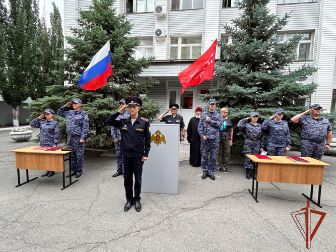 Молодые сотрудники вневедомственной охраны Росгвардии приняли  Присягу в Омске 
