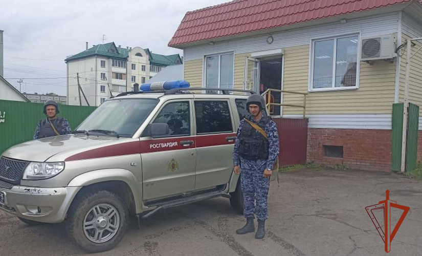 Сотрудники Росгвардии в Омской области предотвратили пожар в охраняемом магазине