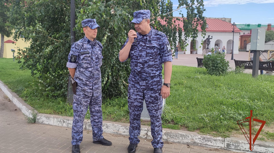 Росгвардейцы обеспечили общественный порядок при проведении массовых мероприятий на День воздушно-десантных войск России в Омске