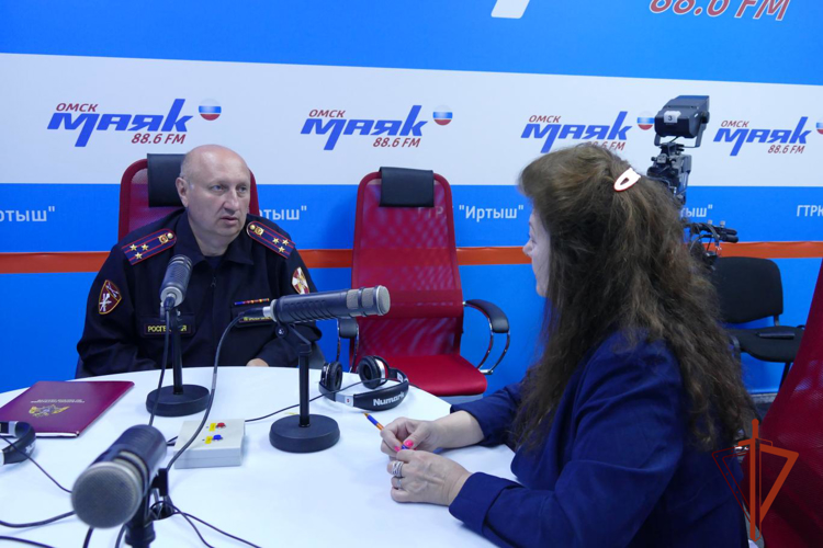 Руководитель центра лицензионно-разрешительной работы Росгвардии стал гостем радиопрограммы на ГТРК «Иртыш» в Омске