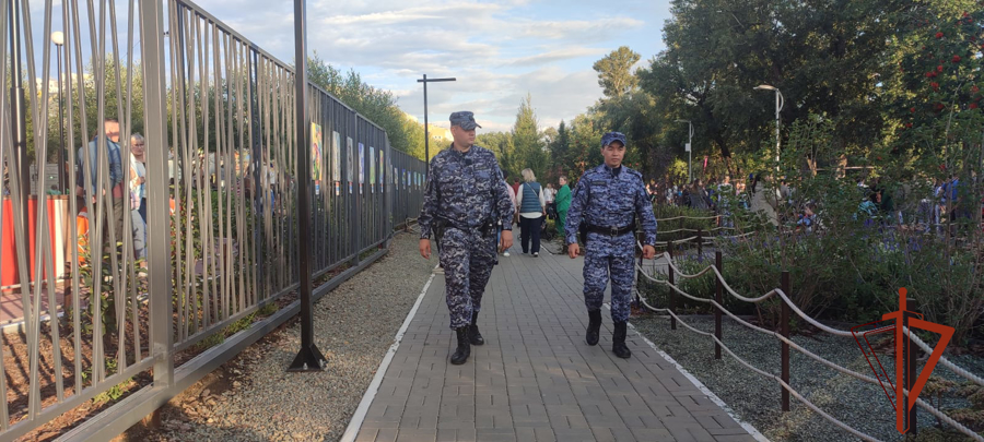 Росгвардейцы обеспечили правопорядок на концерте популярных российских исполнителей в парке «Вокруг света» в Омске