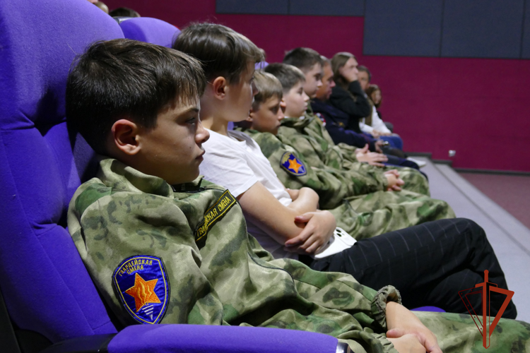 Сотрудники Росгвардии и «Гвардейская смена» встретились с создателями документального фильма «Герой» в Омске