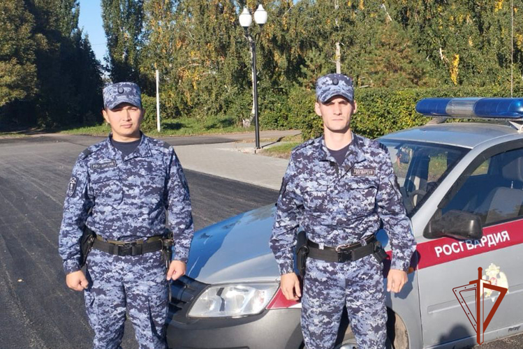 Экипаж Росгвардии разыскал потерявшуюся 8-летнюю школьницу в Омской области