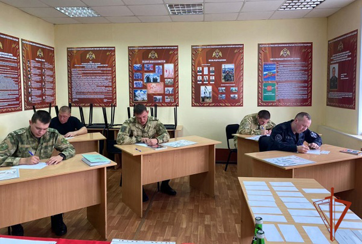 В омской воинской части Росгвардии состоялся выпуск водителей и  наводчиков БТР
