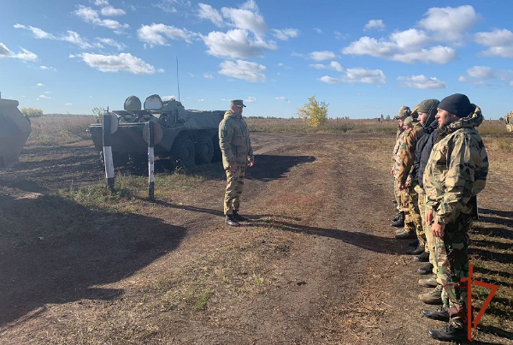 В омской воинской части Росгвардии состоялся выпуск водителей и  наводчиков БТР