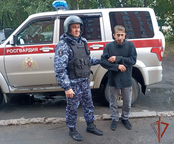 Сотрудники Росгвардии защитили медработников от агрессивного пациента в Омске