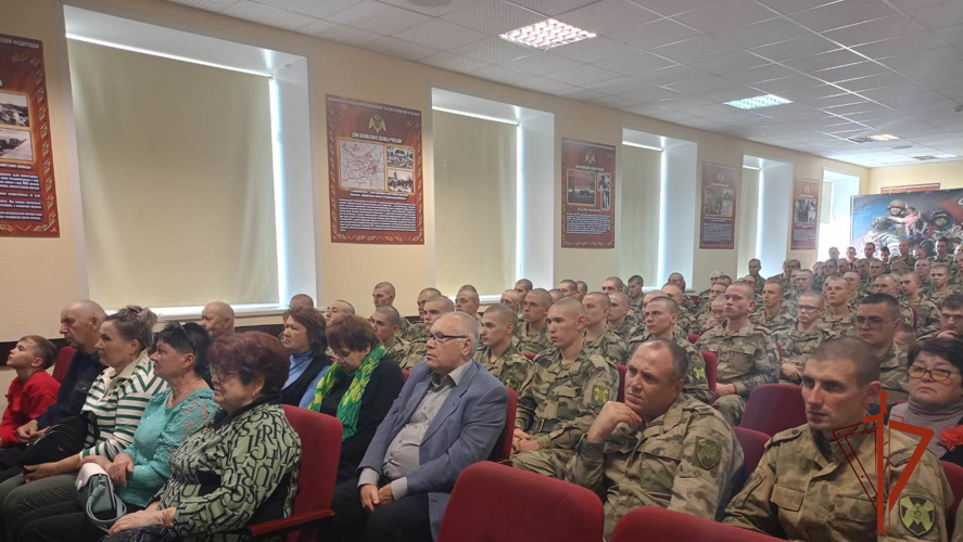 Военнослужащие Росгвардии  провели встречу с представителями общественности в Омске