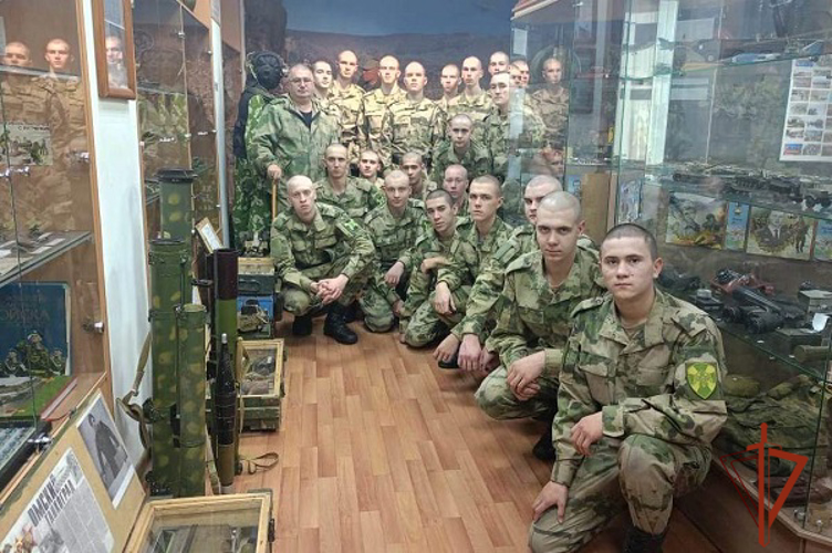 Военнослужащие омской воинской части Росгвардии посетили городской музей Афганистана