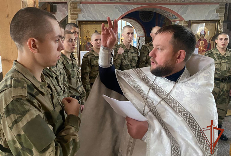 В омской воинской части Росгвардии  военнослужащие по призыву приняли крещение