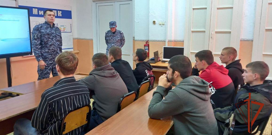 Росгвардейцы провели уроки мужества в Называевском районе Омской области 