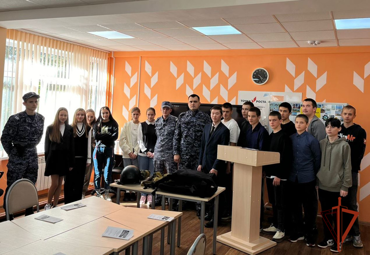 Росгвардейцы провели уроки мужества в Называевском районе Омской области 
