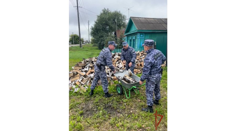 Омские  росгвардейцы  оказали помощь семье сослуживца, находящего в зоне СВО