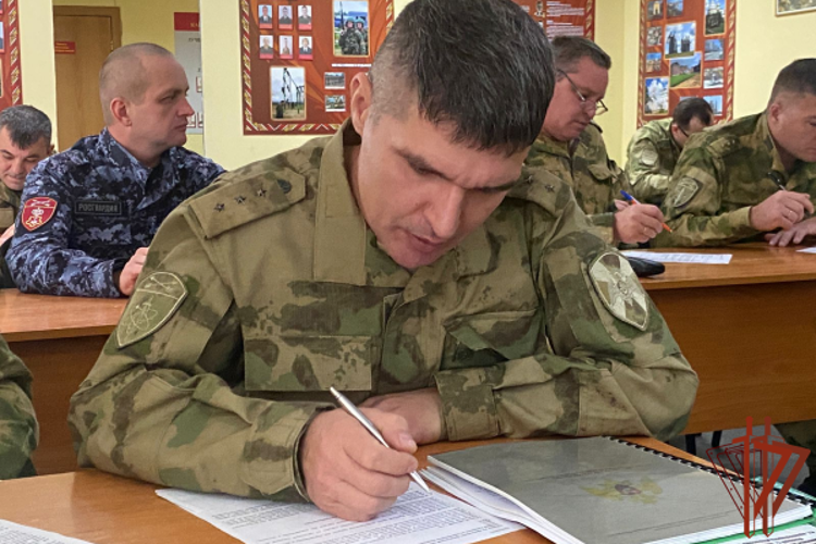 На базе центра подготовки личного состава Сибирского округа Росгвардии состоялся сбор со старшинами подразделений