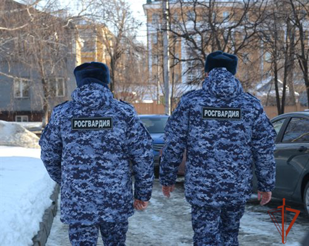 Сотрудники Росгвардии пресекли движение автомобиля под управлением нетрезвого водителя в Омской области