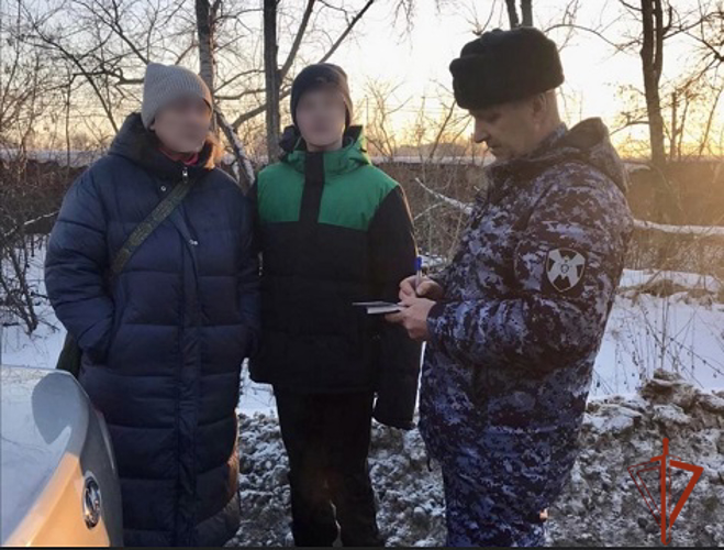 Росгвардейцы по ориентировке нашли и вернули родителям потерявшегося ребенка в Омске