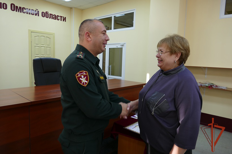 В Росгвардии Омска ветеранам вручили памятные медали, грамоты и благодарственные письма