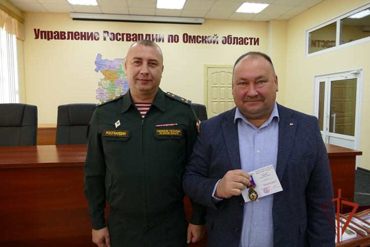 В Росгвардии Омска ветеранам вручили памятные медали, грамоты и благодарственные письма
