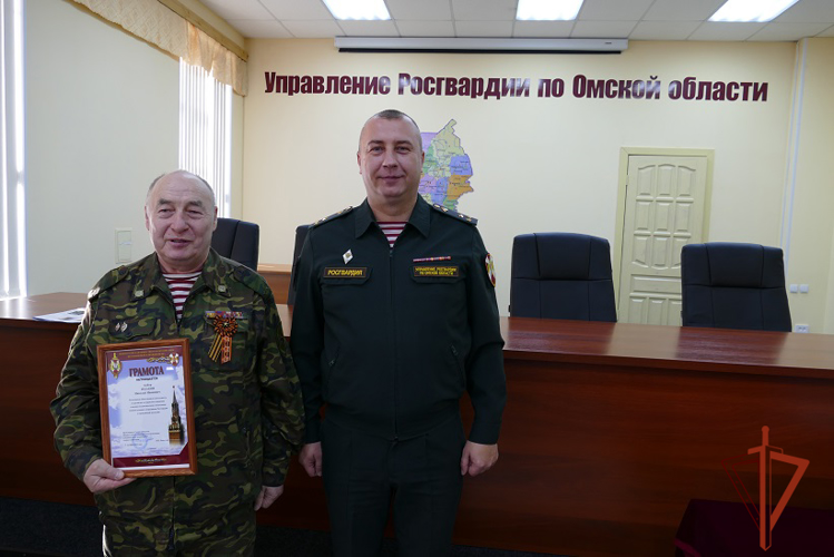 В Росгвардии Омска ветеранам вручили памятные медали, грамоты и благодарственные письма