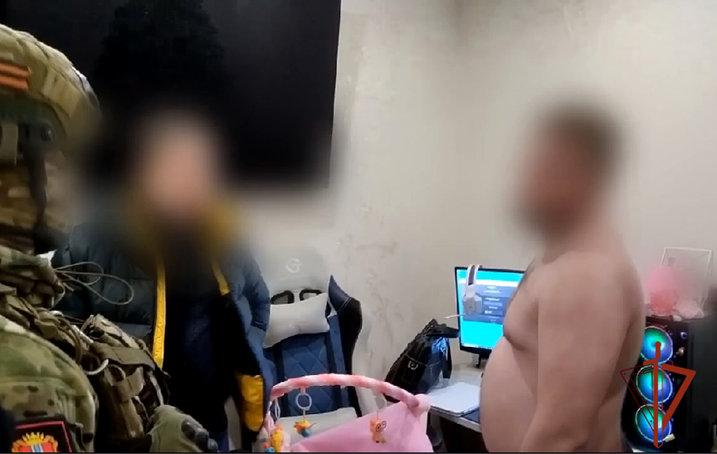 В Омске при содействии бойцов СОБР Росгвардии задержан подозреваемый в кибермошенничестве