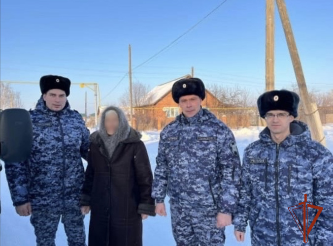 В Омской области сотрудники Росгвардии помогли вернуться домой пенсионерке, страдающей потерей памяти