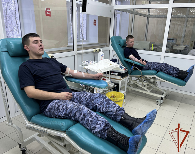 Сотрудники Росгвардии пополнили банк донорской крови в Омске