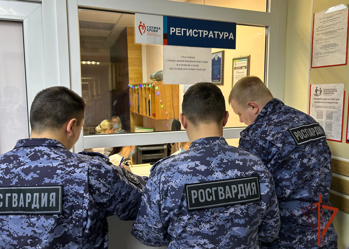 Сотрудники Росгвардии пополнили банк донорской крови в Омске