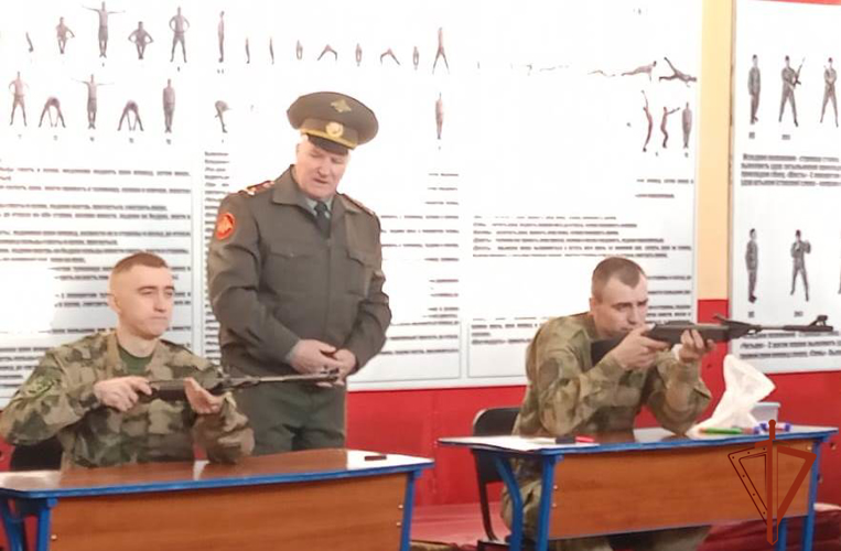 В преддверии Дня Героев Отечества в омской воинской части  Росгвардии состоялся турнир по спортивным играм