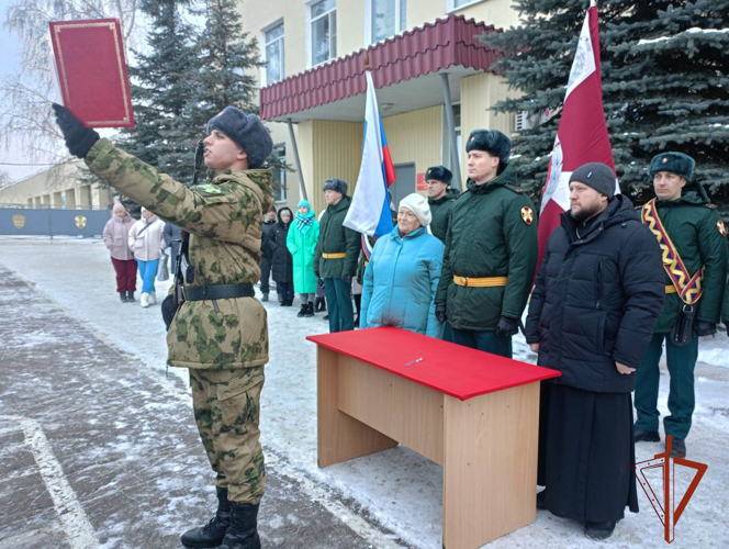 Военнослужащие Росгвардии по призыву приняли присягу в Омске