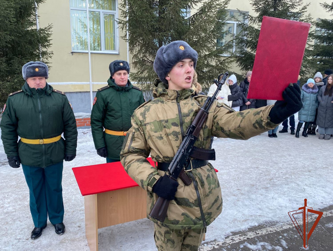 Военнослужащие Росгвардии по призыву приняли присягу в Омске