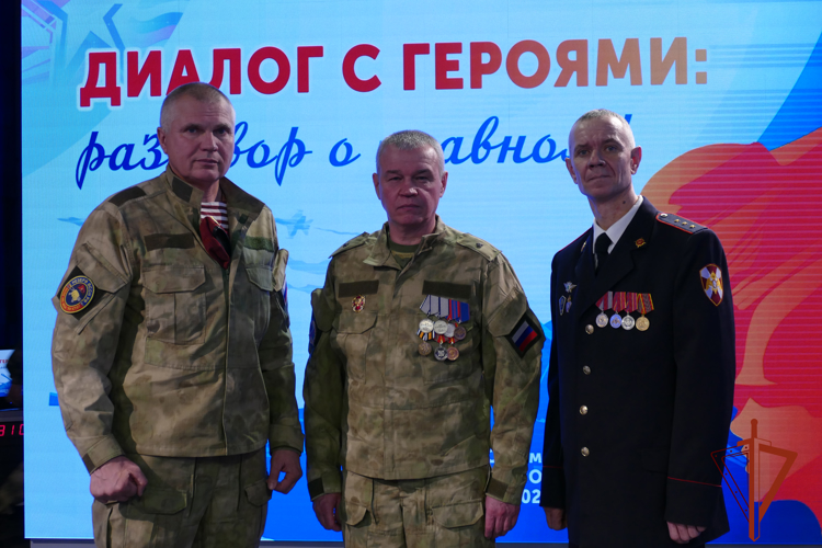 Сотрудники и ветераны Росгвардии стали участниками программы «Диалог с героями» в эфире регионального телеканала в Омске