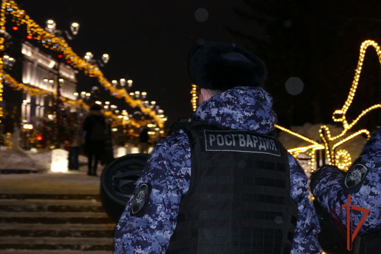 В период новогодних и рождественских праздников омские росгвардейцы обеспечивают безопасность граждан в регионе