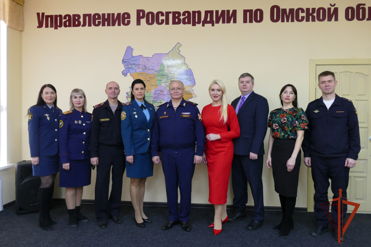 В Омске руководители пресс-служб региона поздравили личный состав пресс-службы ТУ Росгвардии с 30 –летним юбилеем