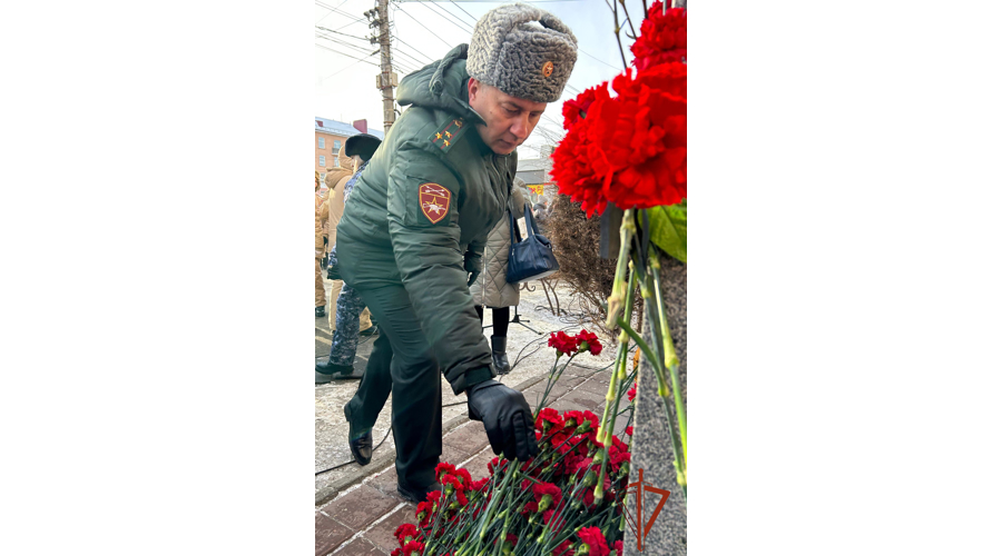 Память жертв блокады Ленинграда почтили росгвардейцы в Омске