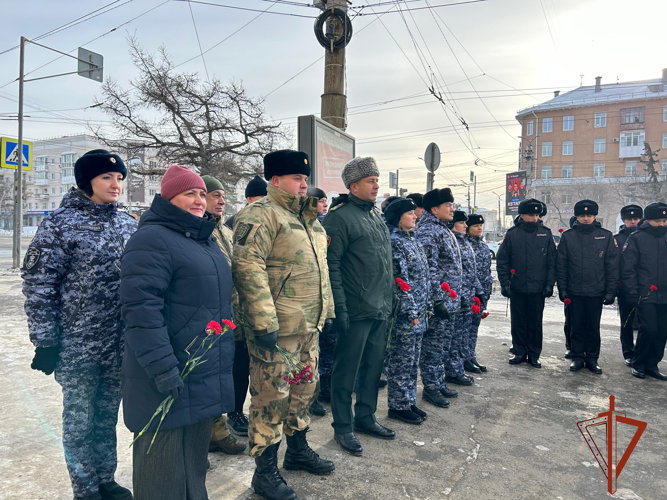 Память жертв блокады Ленинграда почтили росгвардейцы в Омске