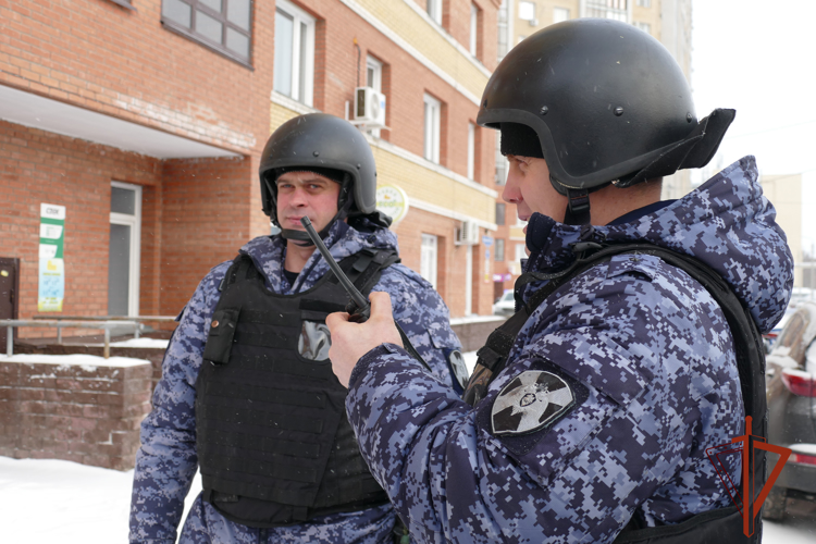 В Омске сотрудниками Росгвардии задержан мужчина, угрожавший ножом своему знакомому