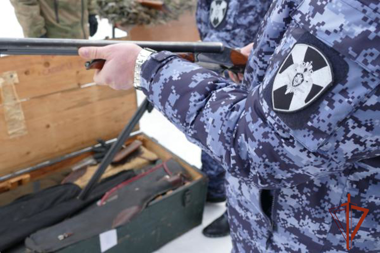 Росгвардия передала очередную партию гражданского оружия для нужд Министерства обороны РФ в Омске