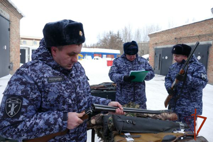 Росгвардия передала очередную партию гражданского оружия для нужд Министерства обороны РФ в Омске