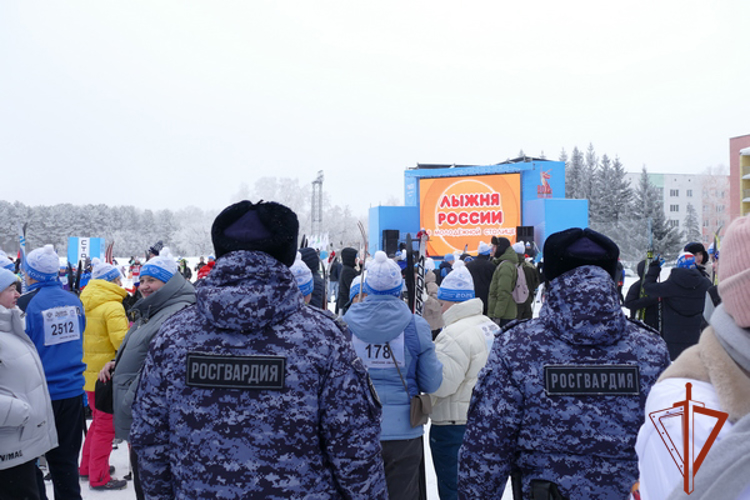Росгвардейцы обеспечили правопорядок и стали участниками Всероссийского лыжного забега «Лыжня России-2025» в Омске