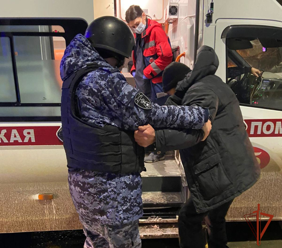 В Омске сотрудники  Росгвардии помогли мужчине, оказавшемуся в беспомощном состоянии