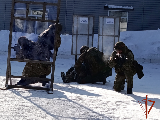 В Омском ОМОН состоялся День открытых дверей для омских школьников 