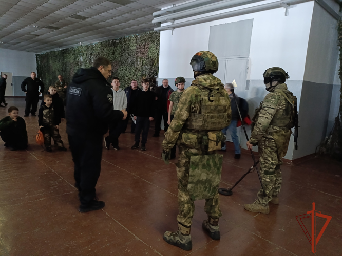 В Омском ОМОН состоялся День открытых дверей для омских школьников 