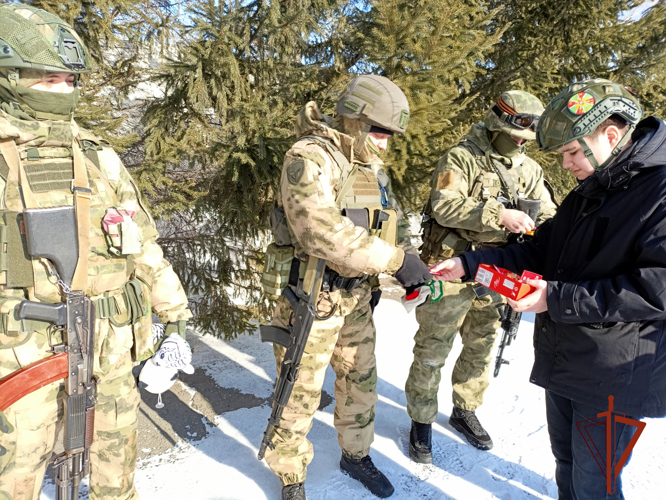 В Омском ОМОН состоялся День открытых дверей для омских школьников 