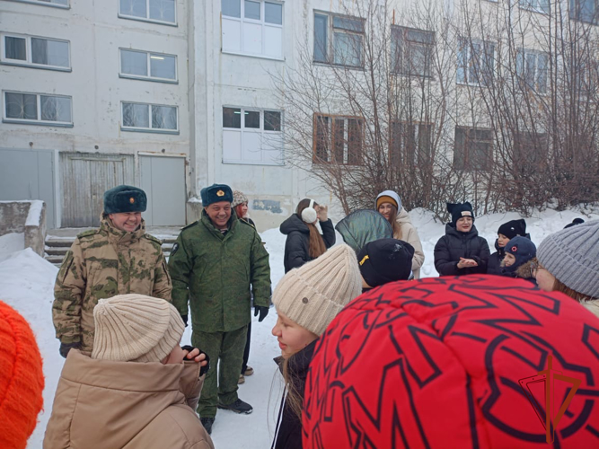 Военнослужащие Омской воинской части Росгвардии  провели для школьников военно-спортивную игру «Зарницу»