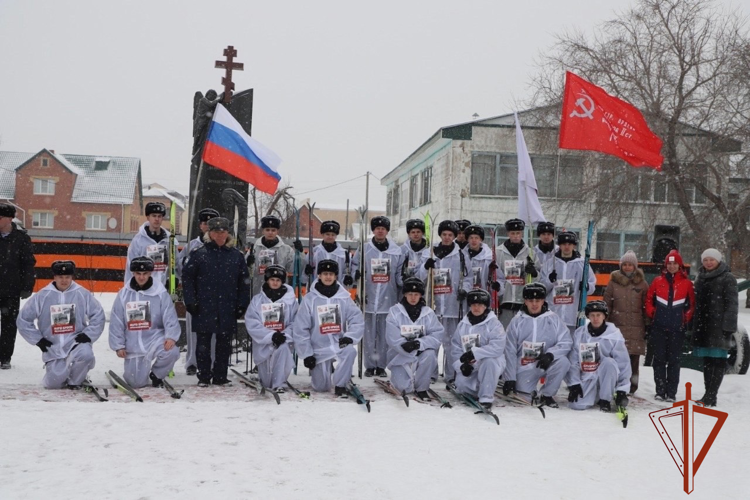 Военнослужащие Омской воинской части Росгвардии стали участниками лыжного пробега, посвящённого подвигу 30-й отдельной лыжной стрелковой бригады 