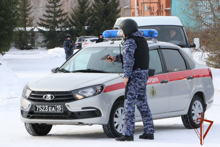 В Омске сотрудники Росгвардии задержали мужчину нанесшего ножевое ранение 