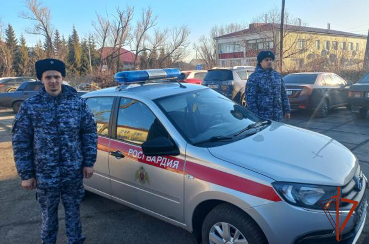 В Омской области сотрудники Росгвардии предотвратили распространение огня на теплотрассе