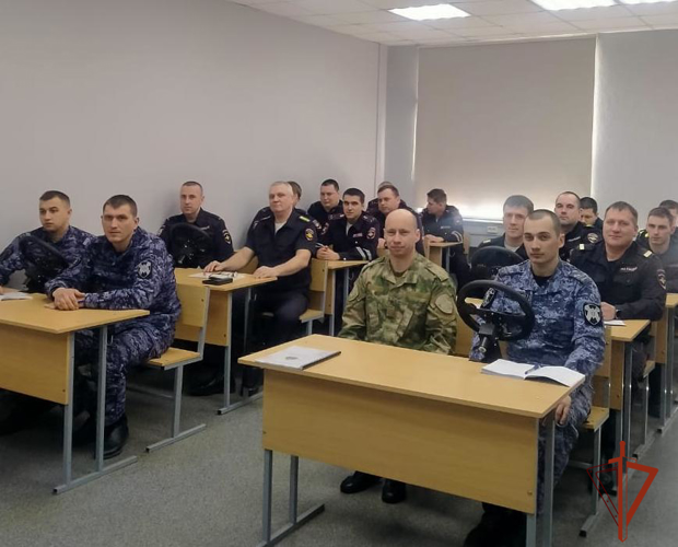 Сотрудники вневедомственной охраны Росгвардии прошли курс по контраварийному вождению