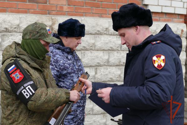 Росгвардия передала очередную партию гражданского оружия для нужд Министерства обороны РФ в Омске