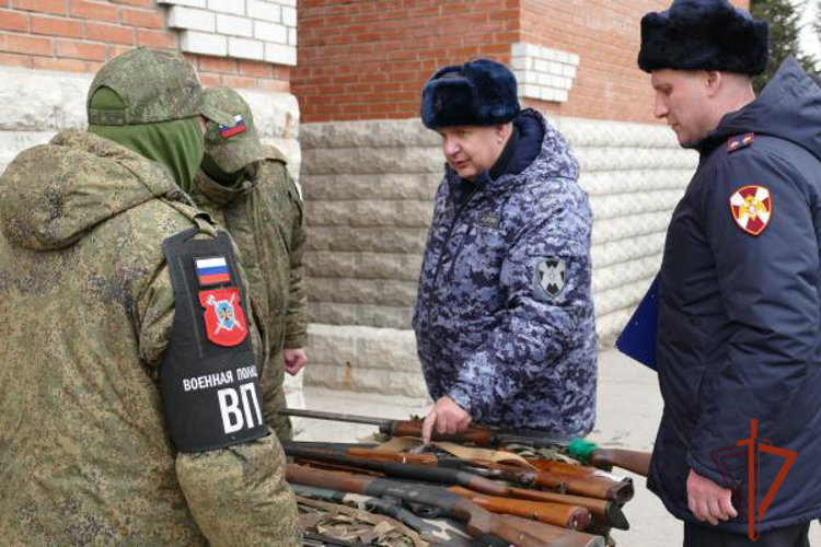 Росгвардия передала очередную партию гражданского оружия для нужд Министерства обороны РФ в Омске