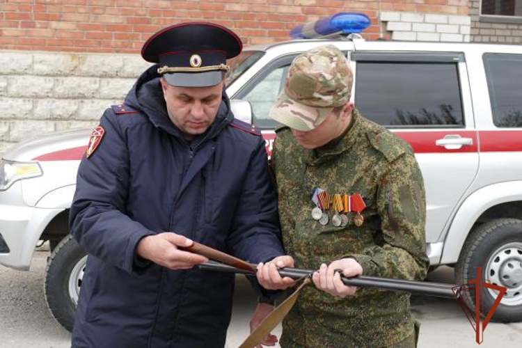 Росгвардия передала очередную партию в количестве 85 охотничьих ружей для нужд Министерства обороны РФ в Омске